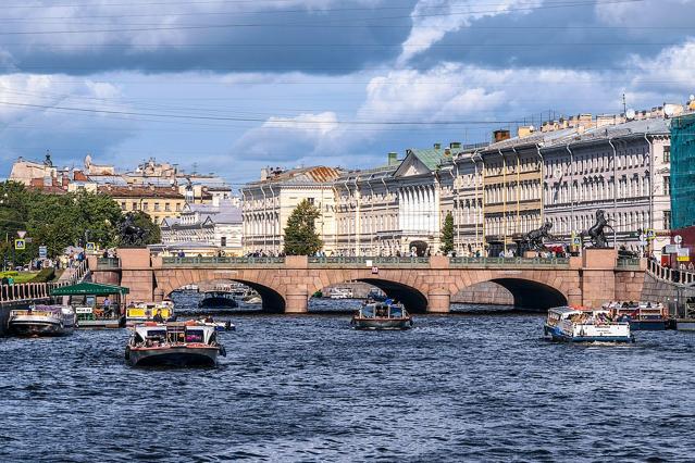 Anichkov Bridge